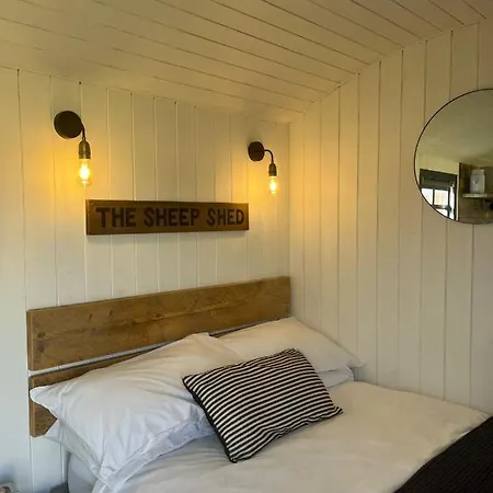 Shepherds Huts Kidlington Exterior photo