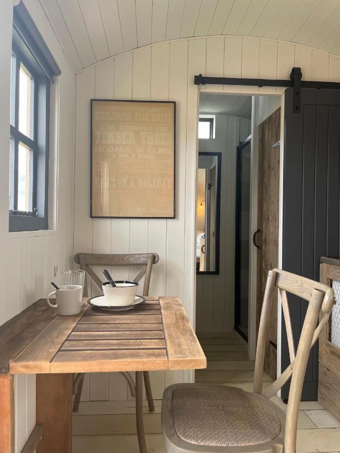 Shepherds Huts Apartment Kidlington